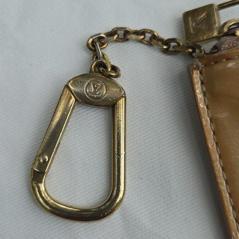 Louis Vuitton Vernis Key Ring Pouch Gold - Picture 4 of 17